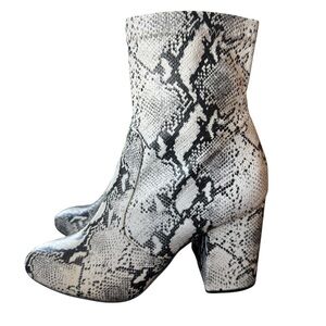 MADDEN GIRL Rally Snakeskin Print Sock Booties Block Heel Ankle Black White 7.5